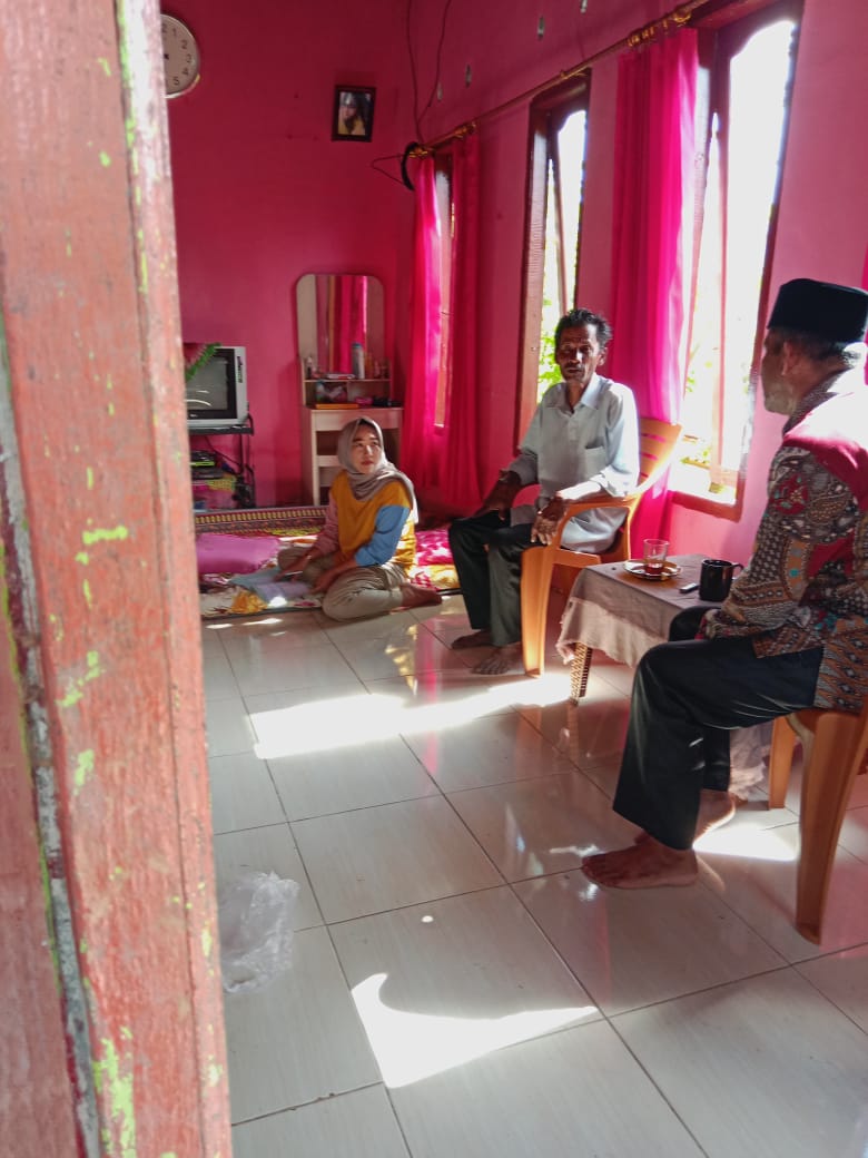 Puskesmas Pasar Kuok  bersama Wali Nagari Taluk Tigo Sakato mengunjungi rumah bayi yang menderita Di