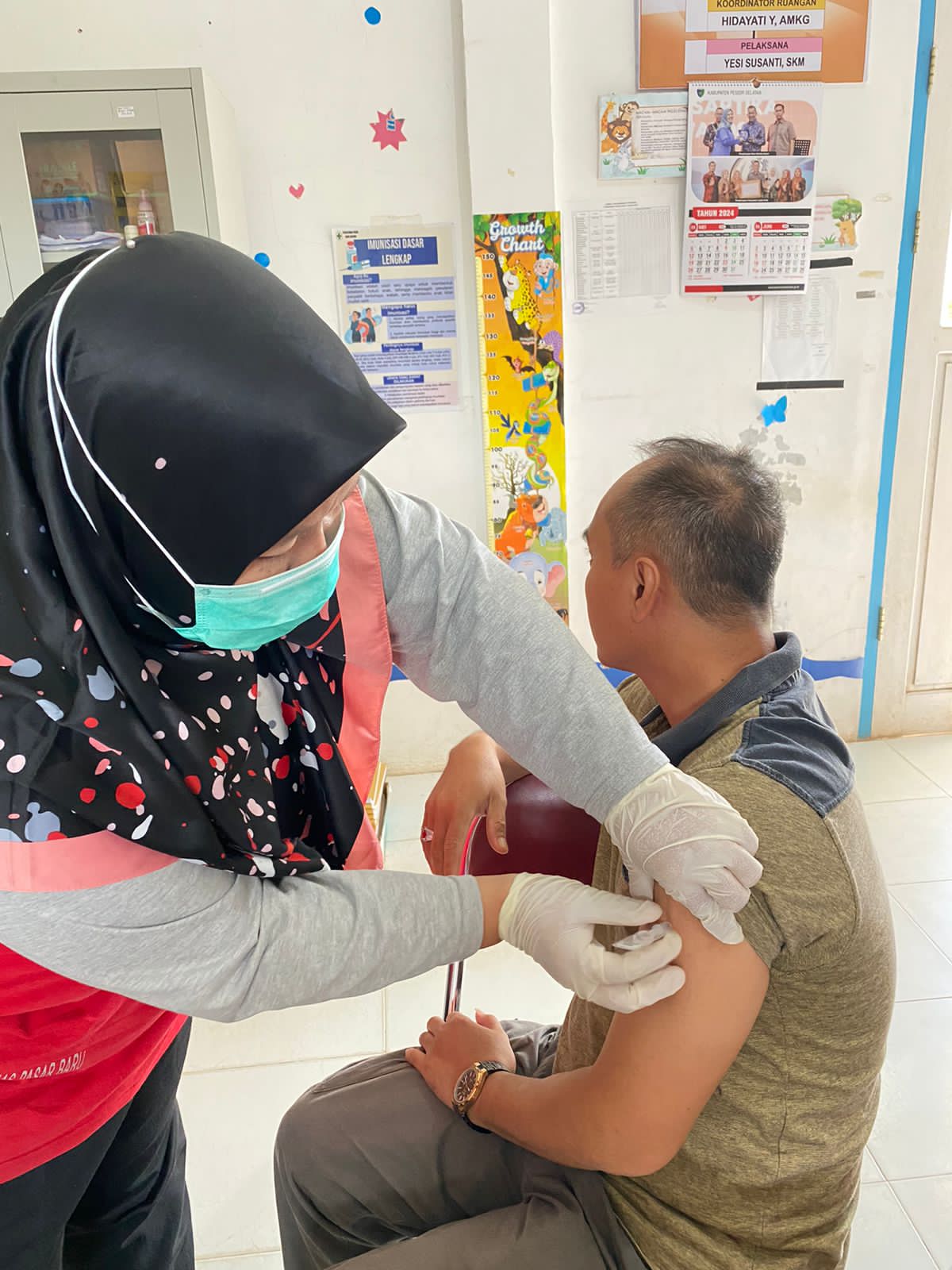 Puskesmas pasar baru melaksanakan Vaksinasi Hepatitis B