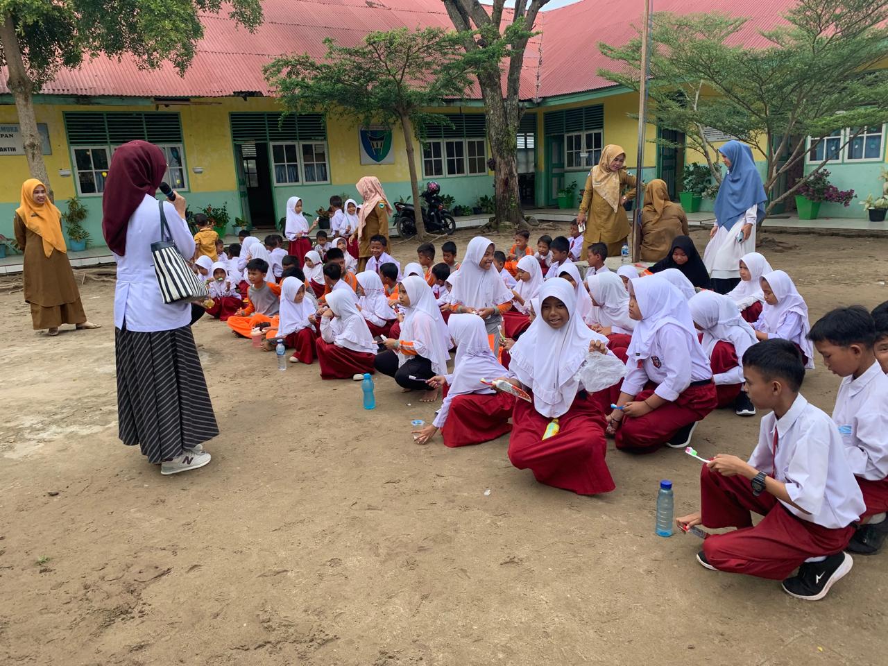 Sikat gigi massal di sd 28 pasar surantih