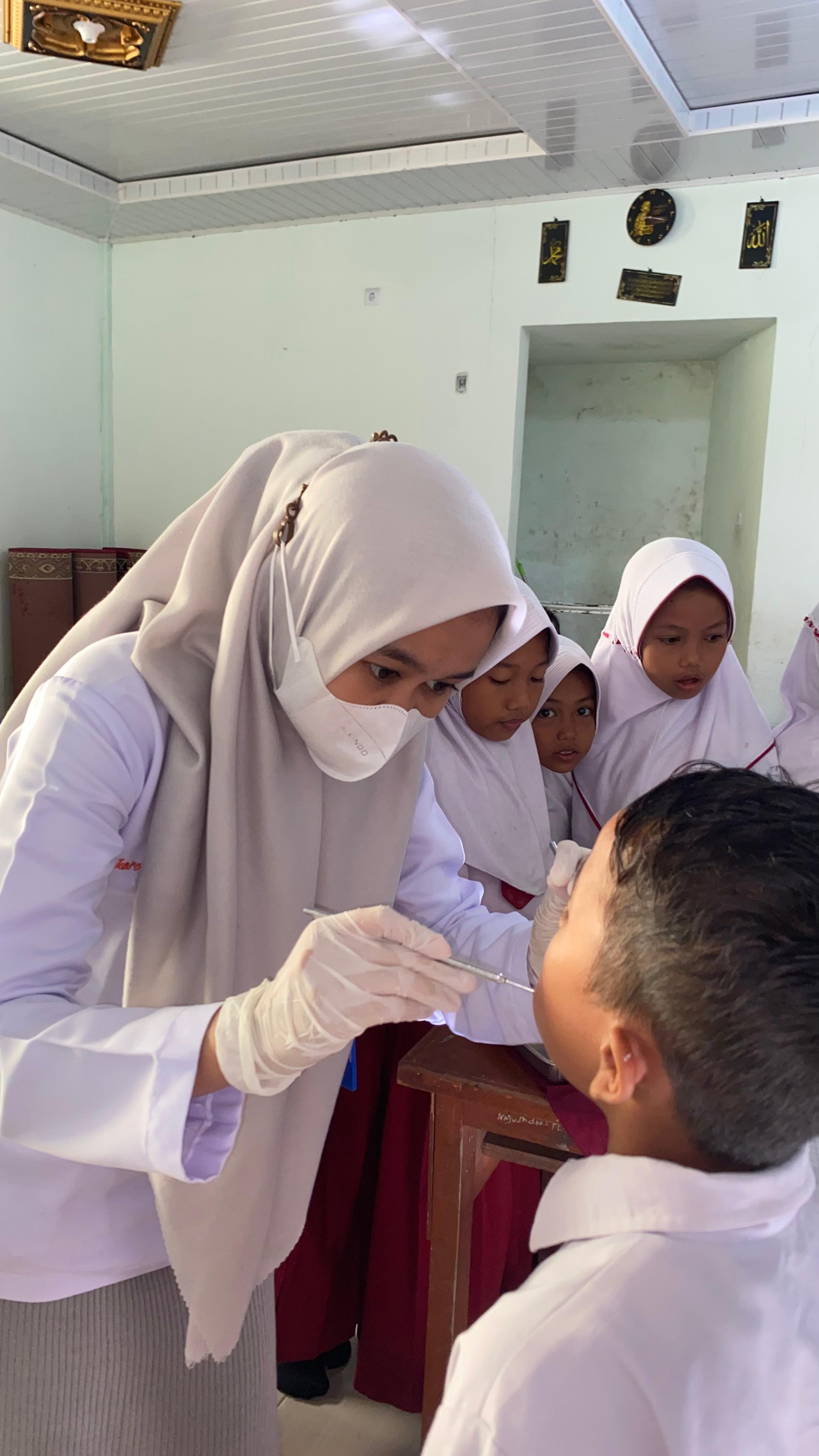 Puskesmas Pasar Kuok Melakukan Pemeriksaan Kesehatan  Berkala di SDN 03 BKT.Tulang 