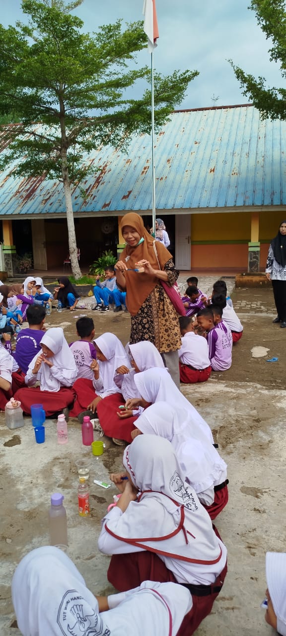 Kegiatan luar gedung di wilayah puskesmas Surantih  yaitu UKGS Sikat gigi massal di SD N 15 lansano