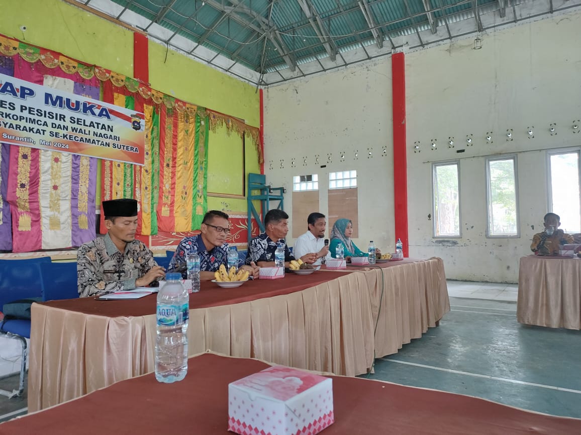Mengikuti rapat lokmin tentang stunting dan sosialisasi Diare di aula kantor camat sutera