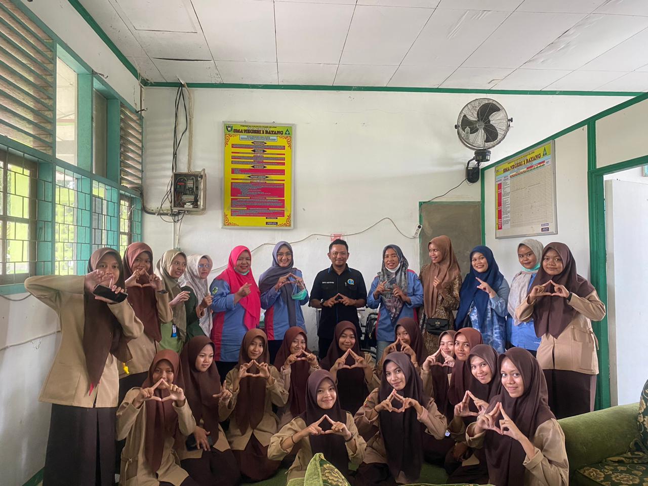 Pelaksanaan program UKS  Di SMA 2 bayang Pkm Pasar Baru
