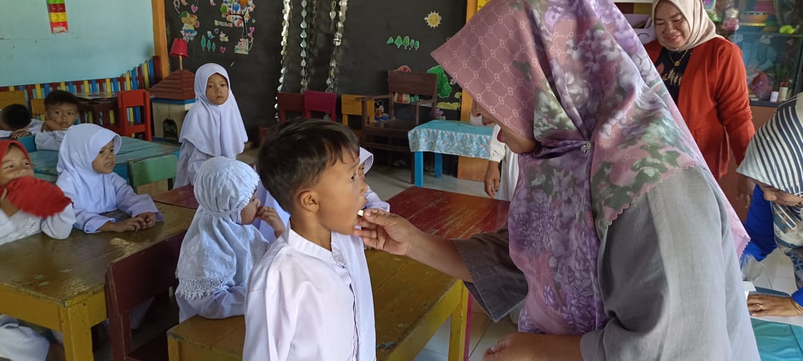PKM PASAR BARU PENYULUHAN DAN PEMBERIAN OBAT CACING PADA ANAK SEKOLAH