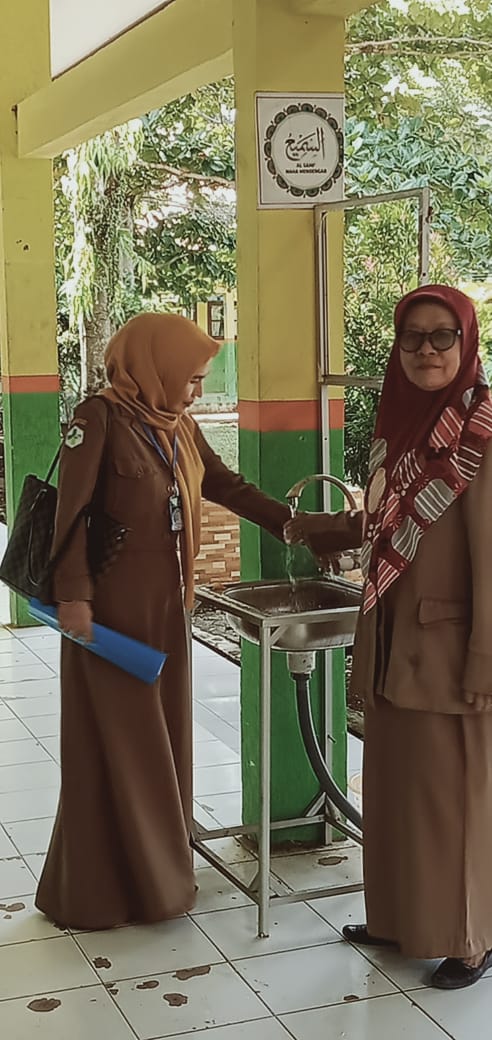 Puskesmas Air Haji Inspeksi kesling di sarana tempat dan fasilitas umum di Sekolah ( SMPN 3 Linggo S
