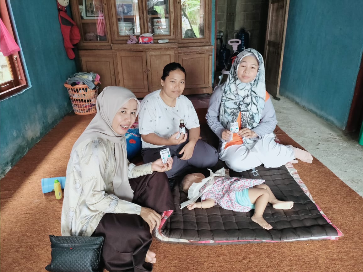  Puskesmas airpura Petugas anak melakukan  kunjungan rumah pemantauan minum obat (DIARE) di Nagari M