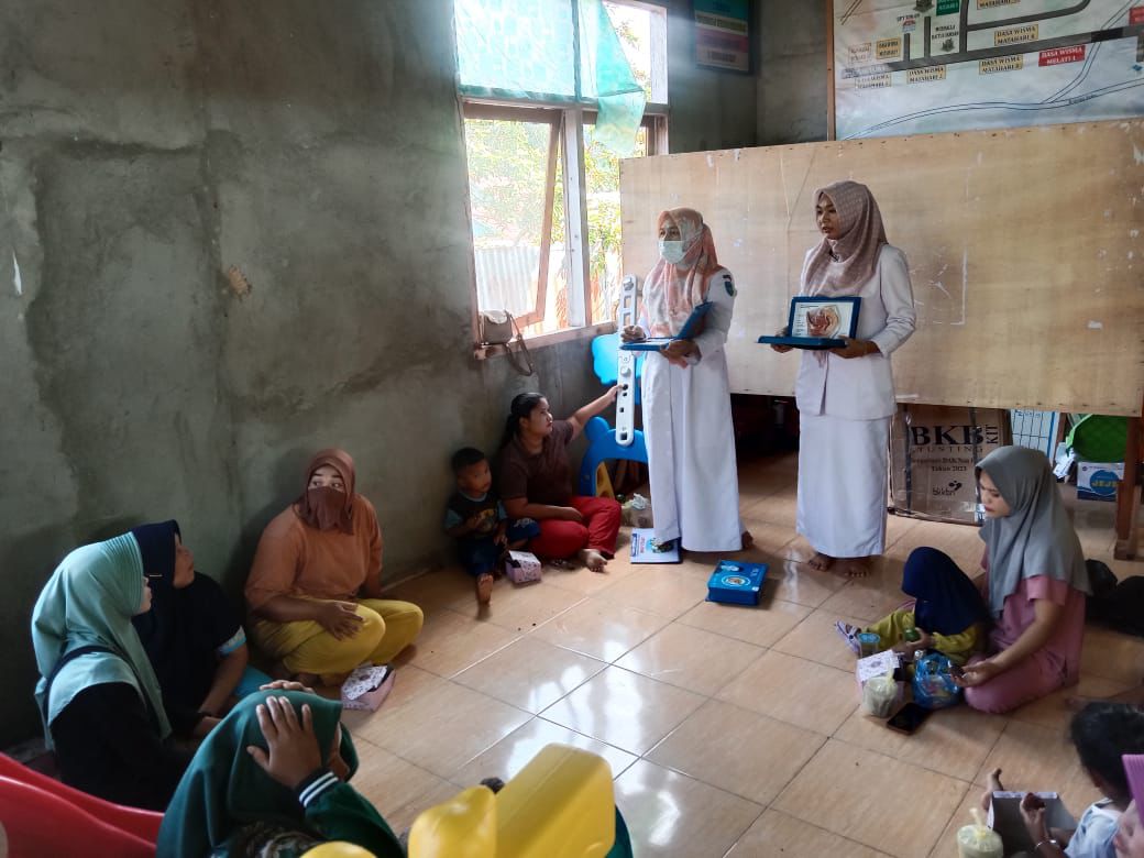 Pelaksanaan kegiatan penyuluhan KB di posyandu gaya baru Nagari limau purut tapan di wilayah kerja p