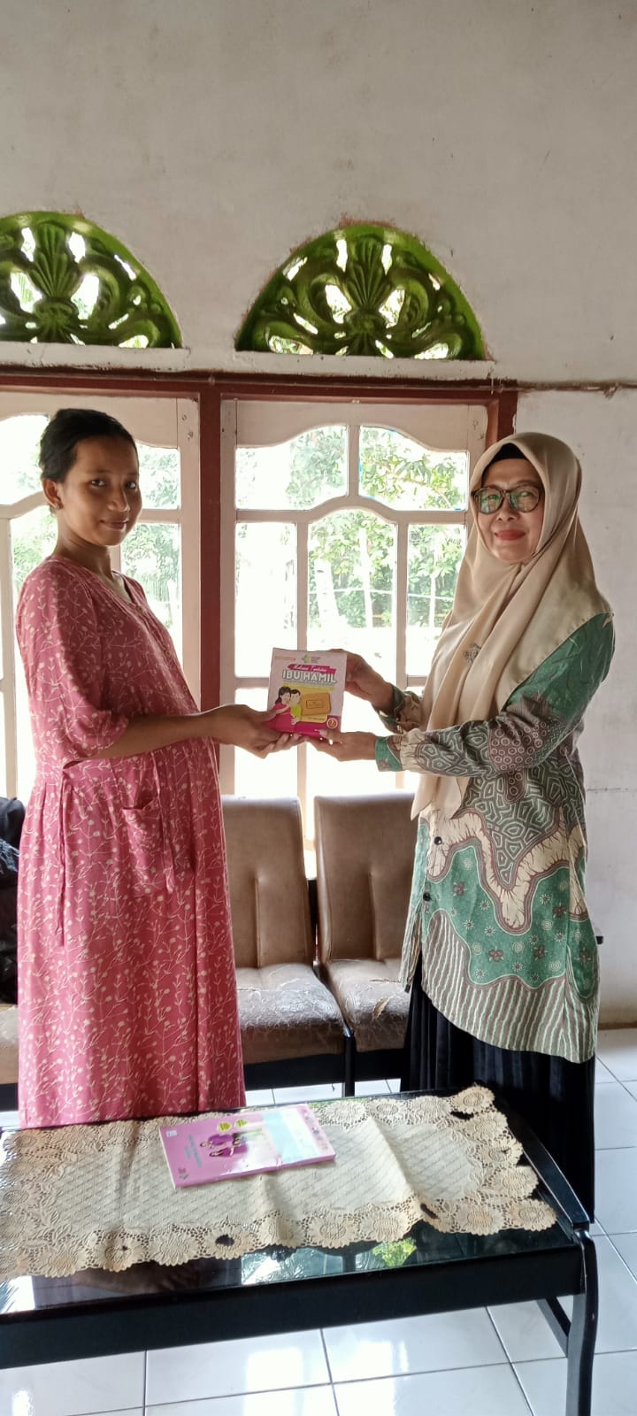 KUNJUNGAN RUMAH PADA IBU HAMIL KEKURANGAN ENERGI KRONIS (KEK) PKM BALAI SELASA