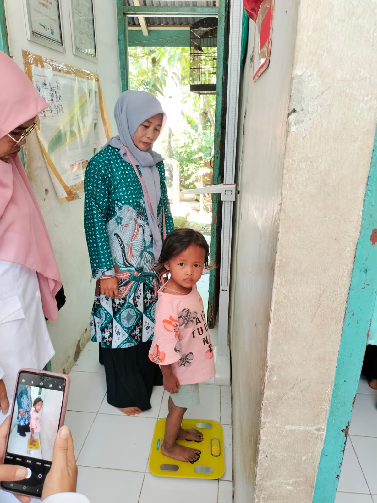 Puskesmas Koto Baru Monev Posyandu dan Intervensi Serentak Cegah Stunting diPosyandu Sari Bulan dan 