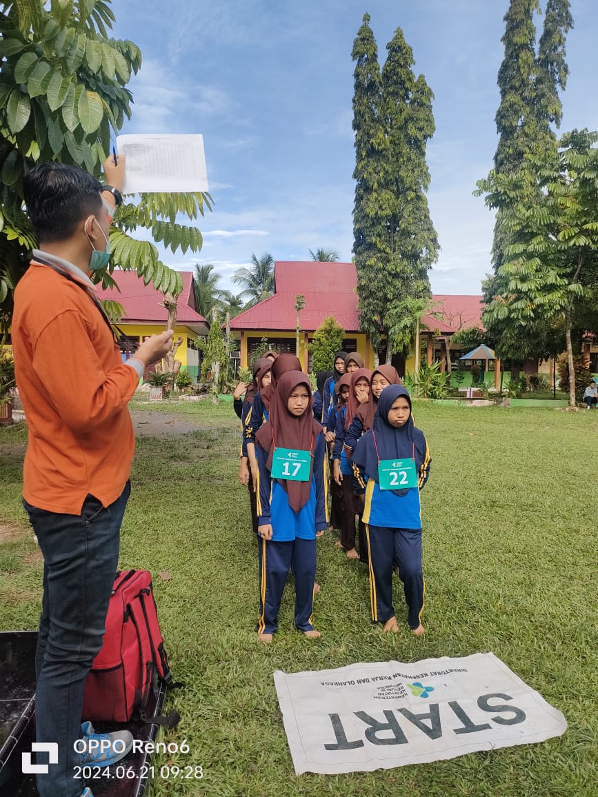Puskesmas koto berapak melaksanakan kegiatan Tes Kebugaran Jasmani pada anak sekolah di SMPN 1 Bayan