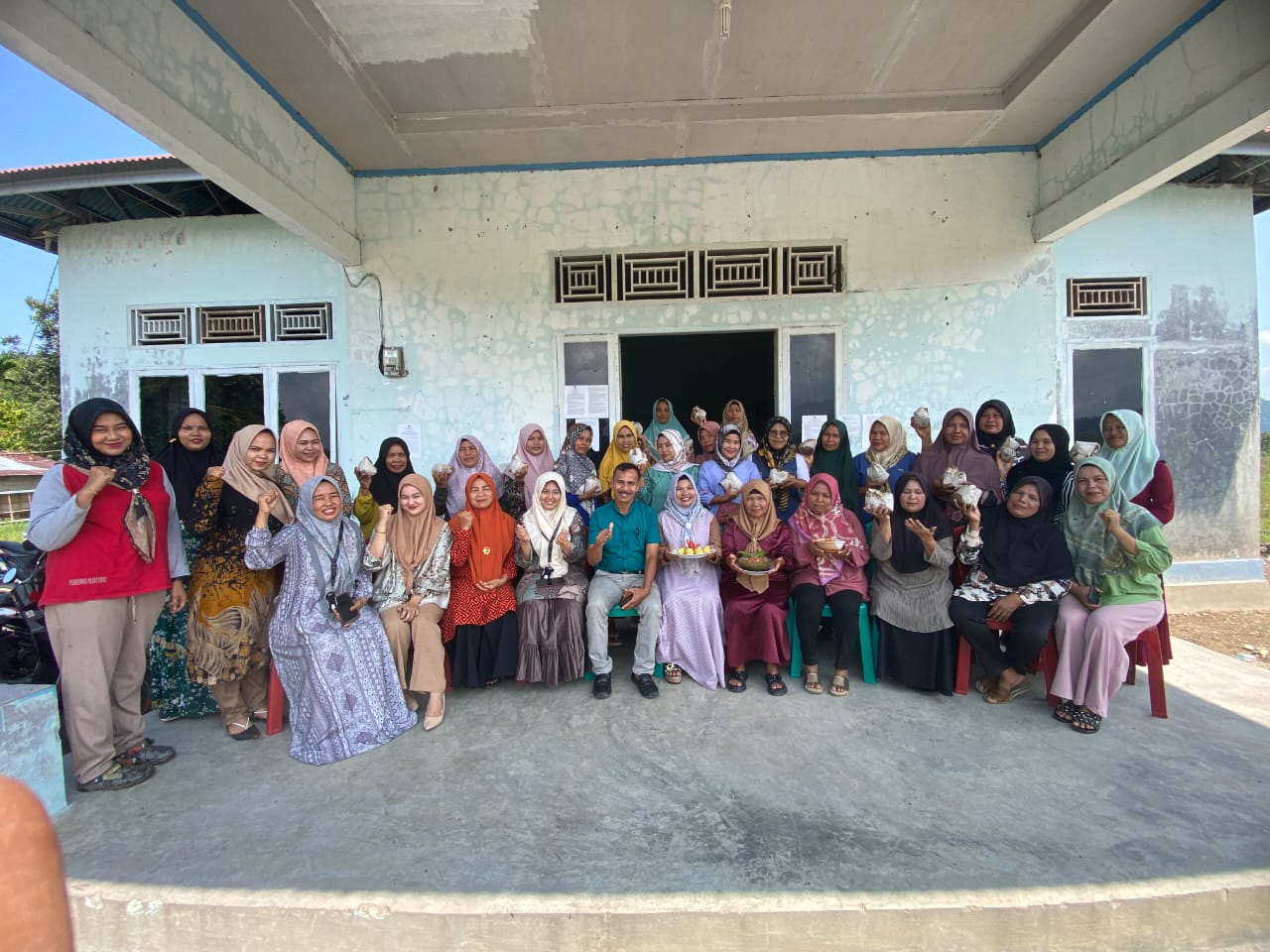 Pelatihan Pemberian makanan tambahan berbasis pangan lokal bagi ibu hamil KEK dan balita Gizi Kurang