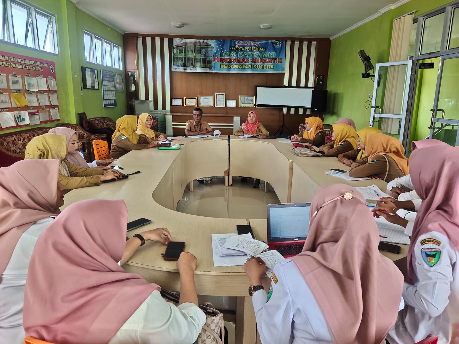 Sosialisasi pelaksanaan PIN Polio bersama staf dan seluruh bidan desa puskesmas Surantih