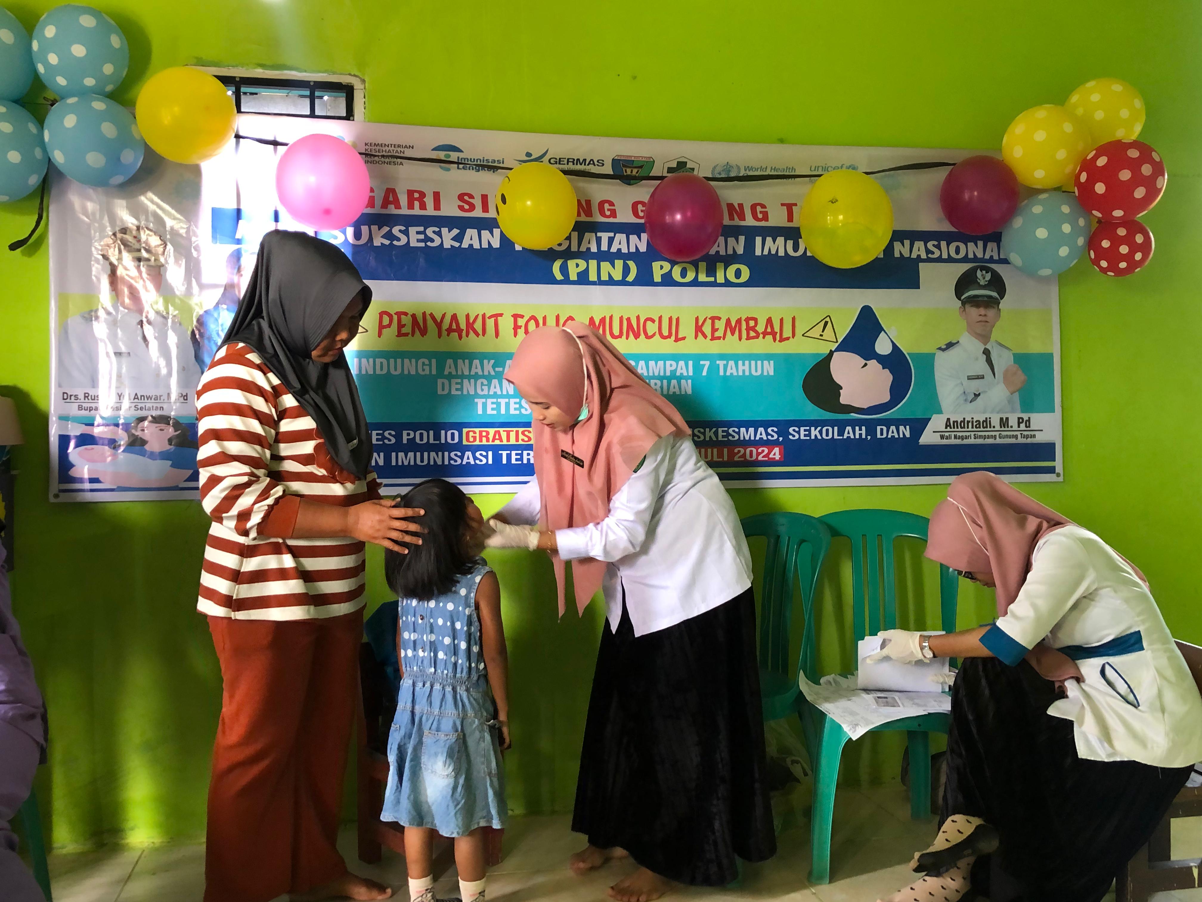 Hari ke-2 Pekan Imunisasi Nasional (PIN) Polio Nagari Simpang Gunung Tapan Wilayah Kerja UPT Puskesm