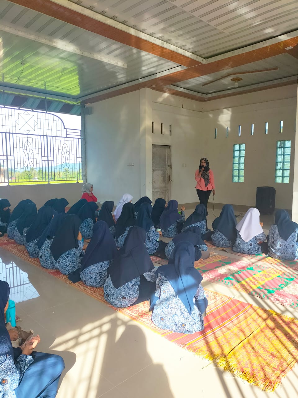 Kegiatan CETING SIRAH ( cegah stunting dengan mengkomsumsi tablet tambah darah) di SMPN I bayang Uta