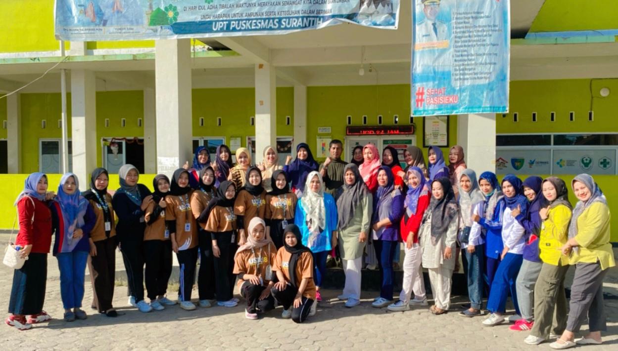 Melakukan senam germas bersama mahasiswa KKN dan warga Puskesmas Surantih