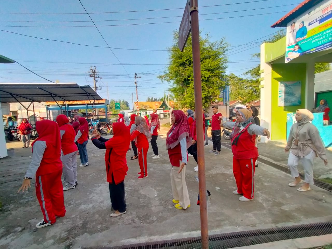 JUM\'AT KESORGA ( KESEHATAN DAN OLAH RAGA ) UPT PUSKESMAS PASAR BARU