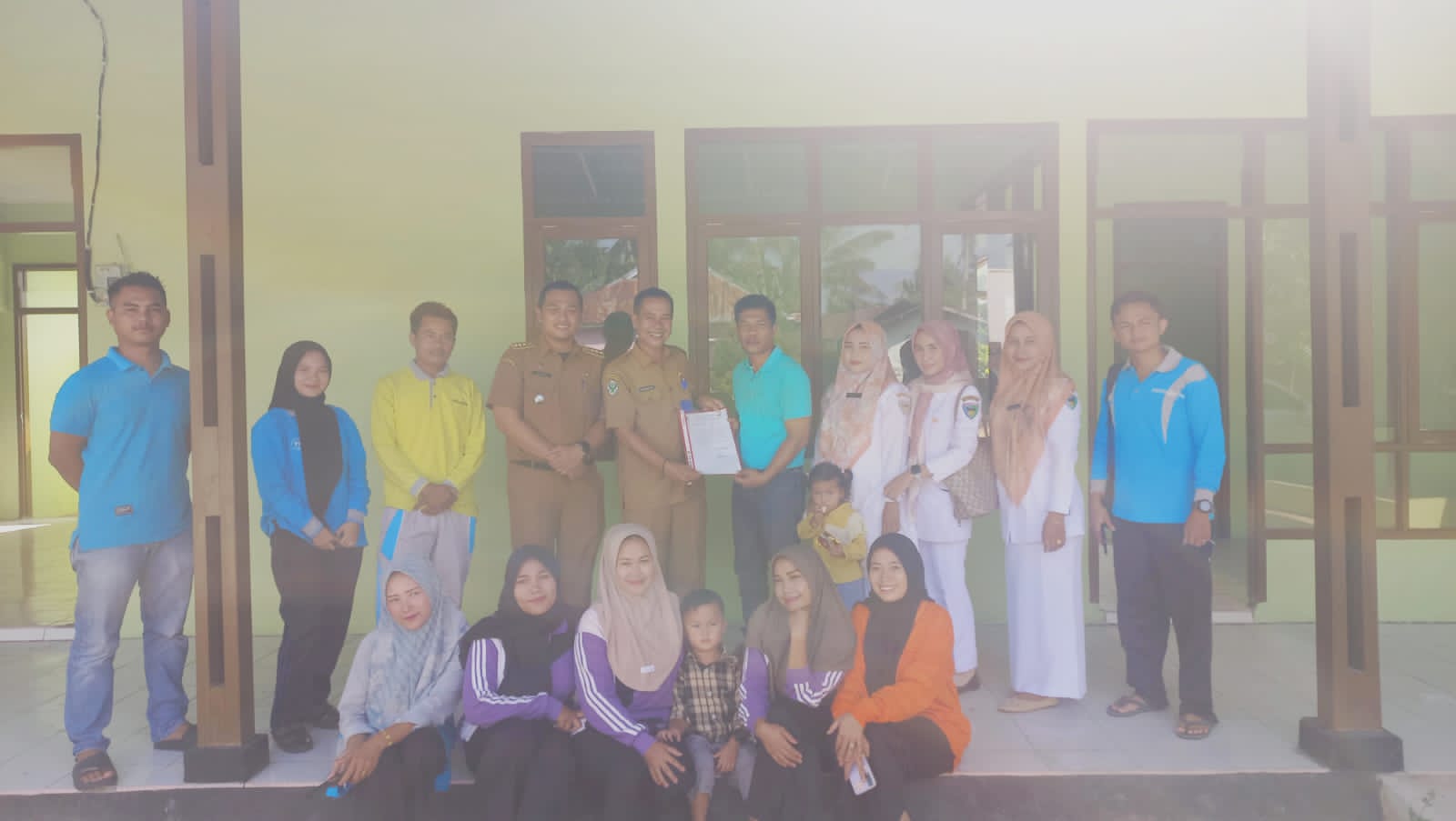 SERAH TERIMA PERAWAT DAN BIDAN PUSTU KAMPUNG TENGAH DI  PUSTU NAGARI KAMPUNG TENGAH TAPAN