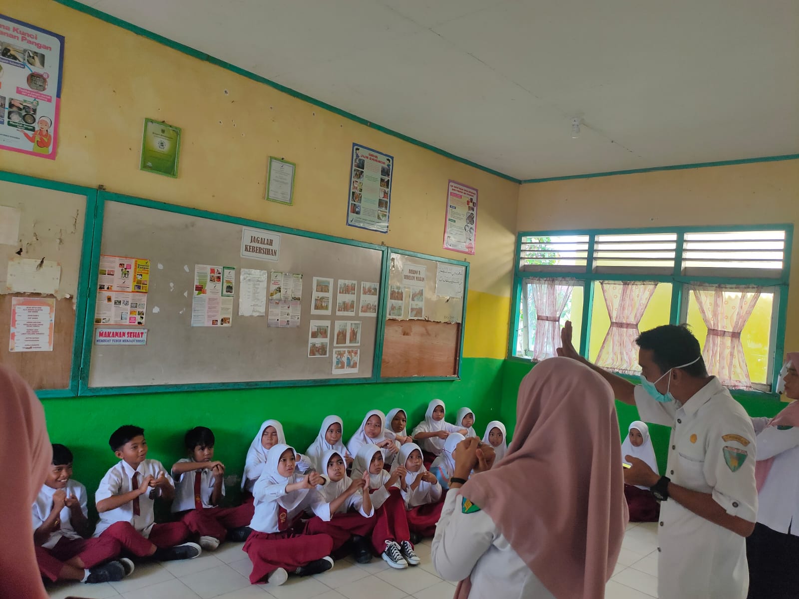 Pembinaan UKS (Usaha Kesehatan Sekolah)  di SDN 21 Limau Sundai