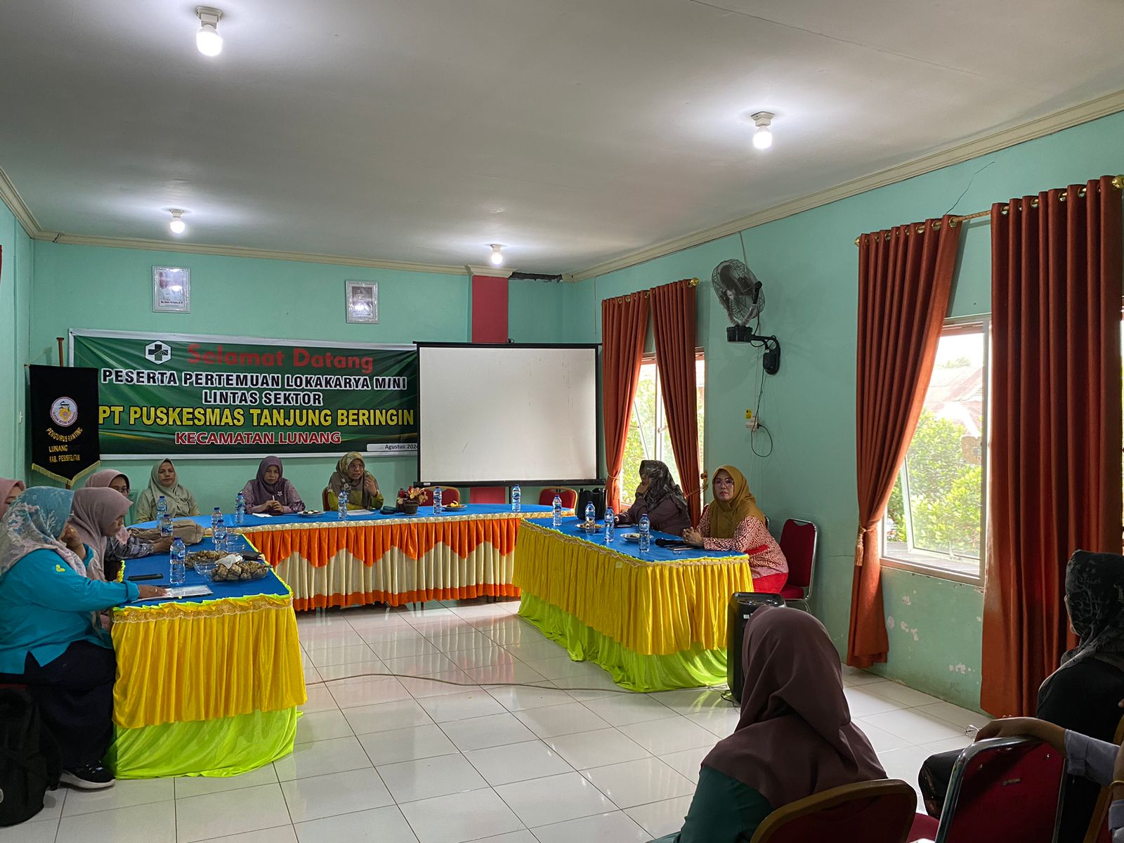KUNJUNGAN KEPALA DINAS KESEHATAN KABUPATEN PESISIR SELATAN BERSAMA ROMBONGAN KE PUSKESMAS TANJUNG BE