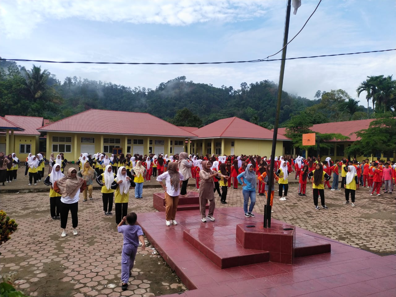 KEGIATAN AKSI BERGIZI DI SMA 2 BATANG KAPAS