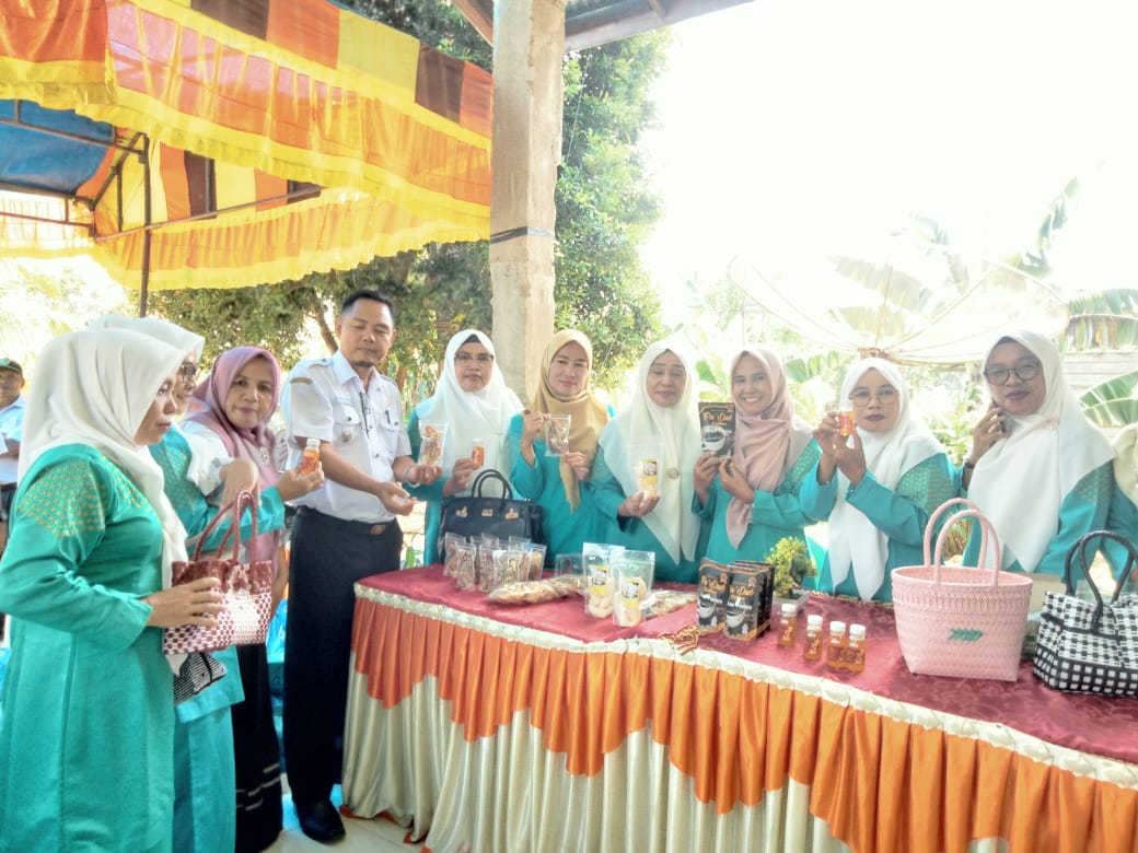 Kunjungan Ibu Bupati Pesisir Selatan Dalam Rangka Penilaian PKK Kecamatan  Lunang 