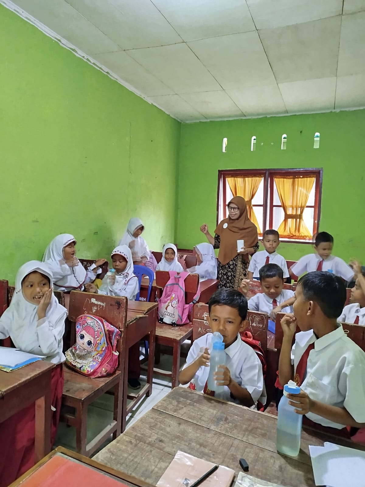 Pemberian Obat Cacing pada Anak Sekolah Dasar Di Wilayah Kerja Puskesmas Surantih