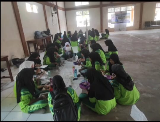 Melakukan Aksi bergizi Serentak Dan  Skrining Kesehatan  Berkala Di SMAN 1 Batang Kapas