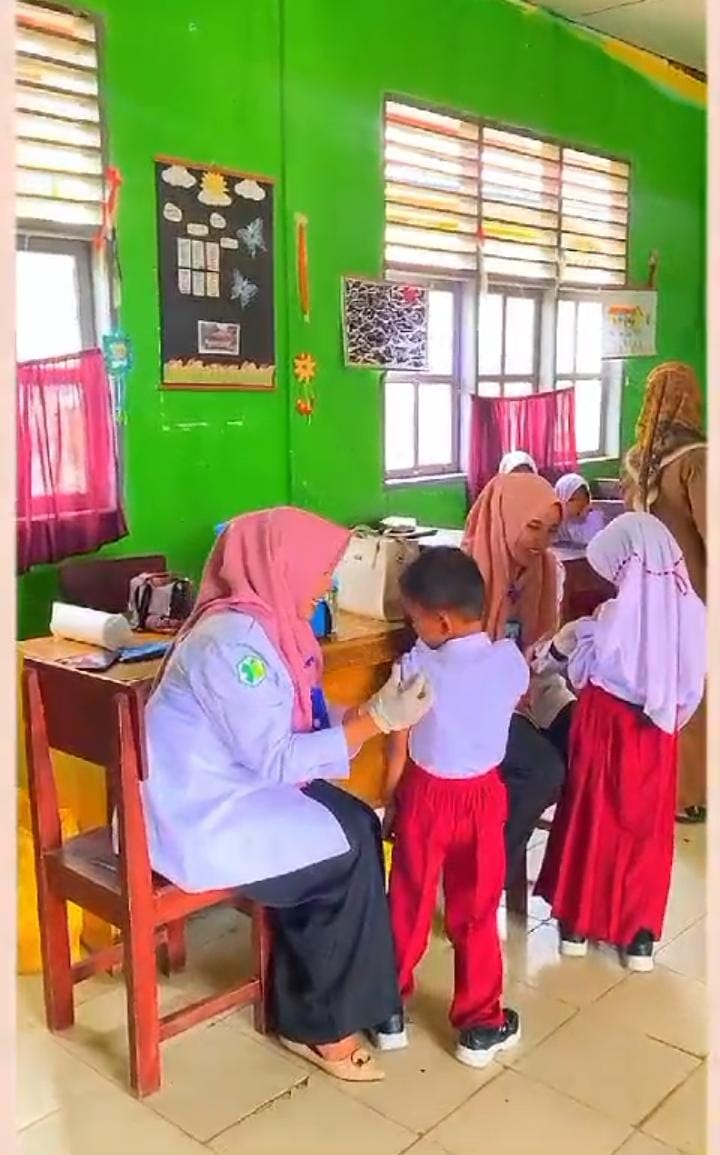 Pelaksanaan Bulan Imunisasi Anak Sekolah Di SD N 03 Koto Pulai dan SD N 07 Padang Leban 