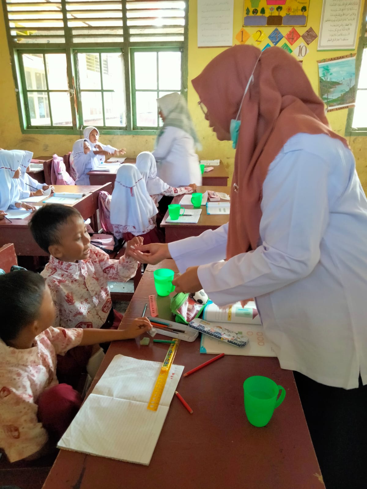 PEMBERIAN OBAT CACING DI SEKOLAH DASAR WILAYAH KERJA PUSKESMAS TANJUNG BERINGIN 