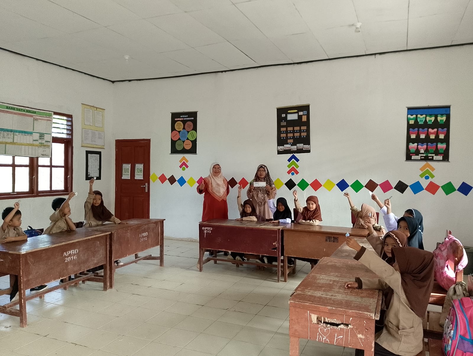 Pemberian Obat Pencegahan Massal (POPM) Kecacingan di SDN 10 Tanjung Pondok