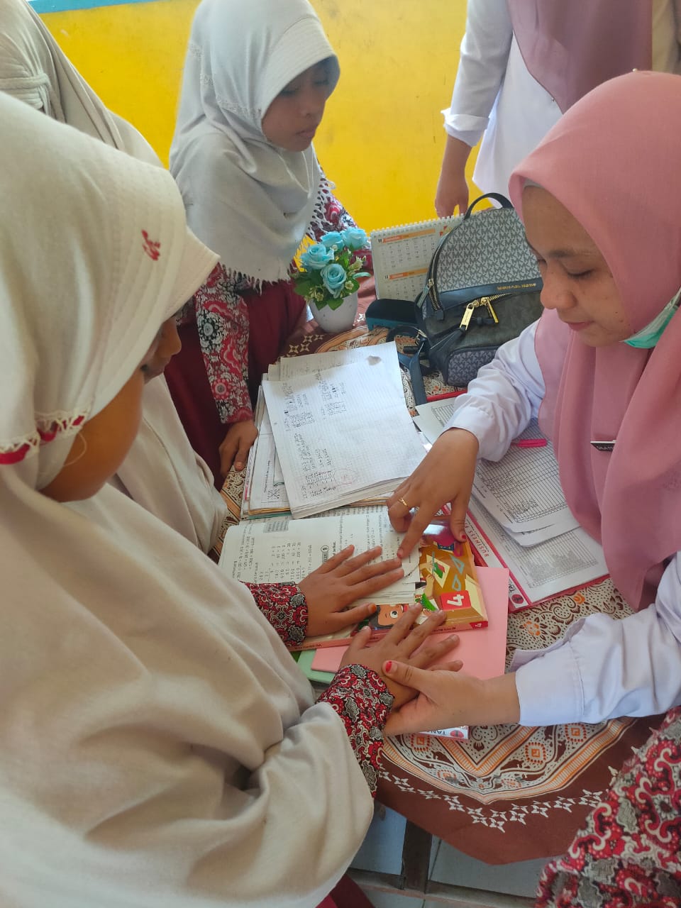 Melakukan Skrining dan Pemeriksaan Kesehatan  Berkala Di SDN 11 Teluk Betung