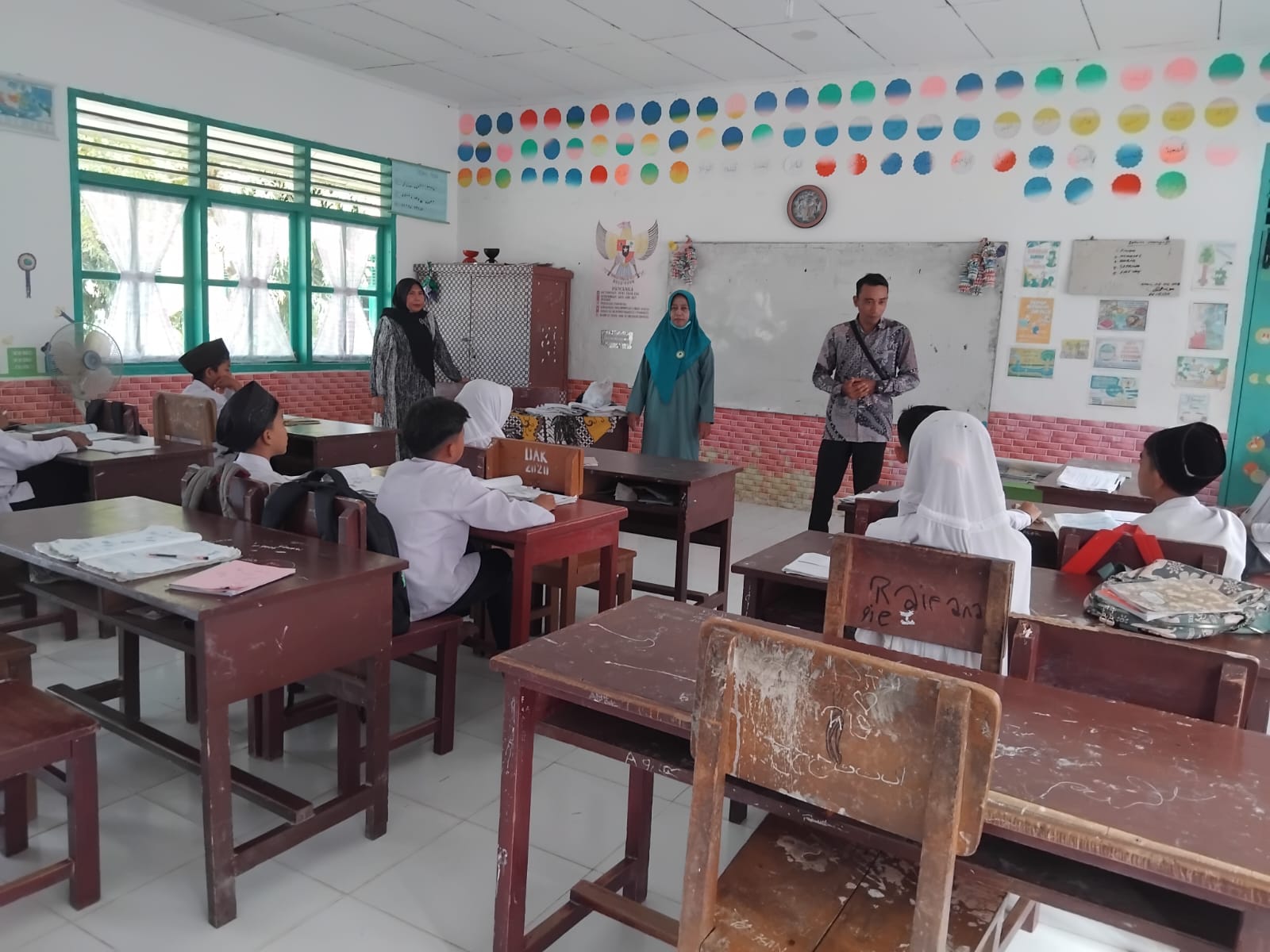 PEMBERIAN OBAT PENCEGAHAN SECARA MASSAL CACINGAN (POPM) Pemberian Obat Pencegah Secara Massal Cacing