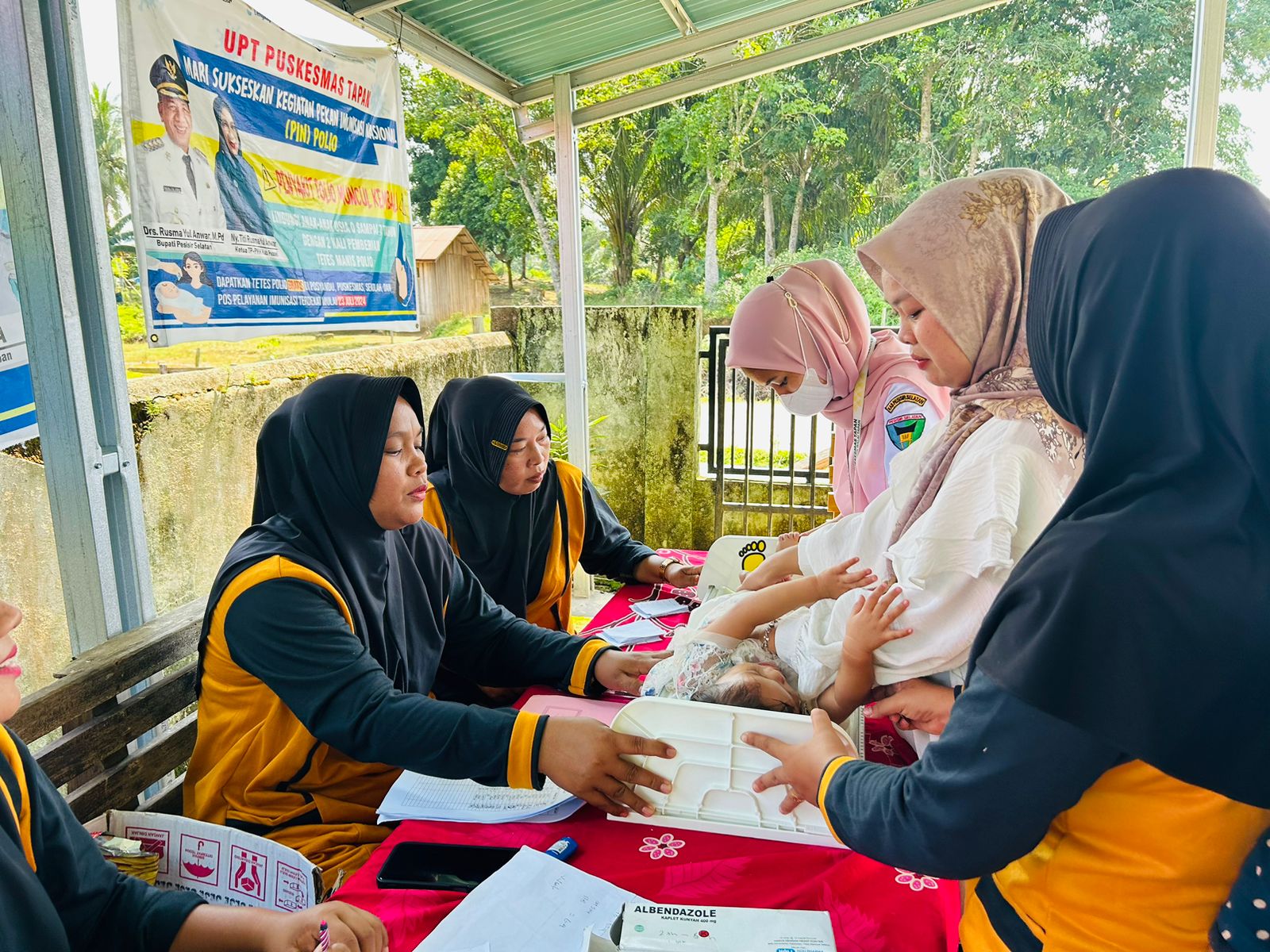 Kegiatan Pemantauan Pertumbuhan Bayi Balita di Posyandu Nangka 4 Nagari Dusun Baru