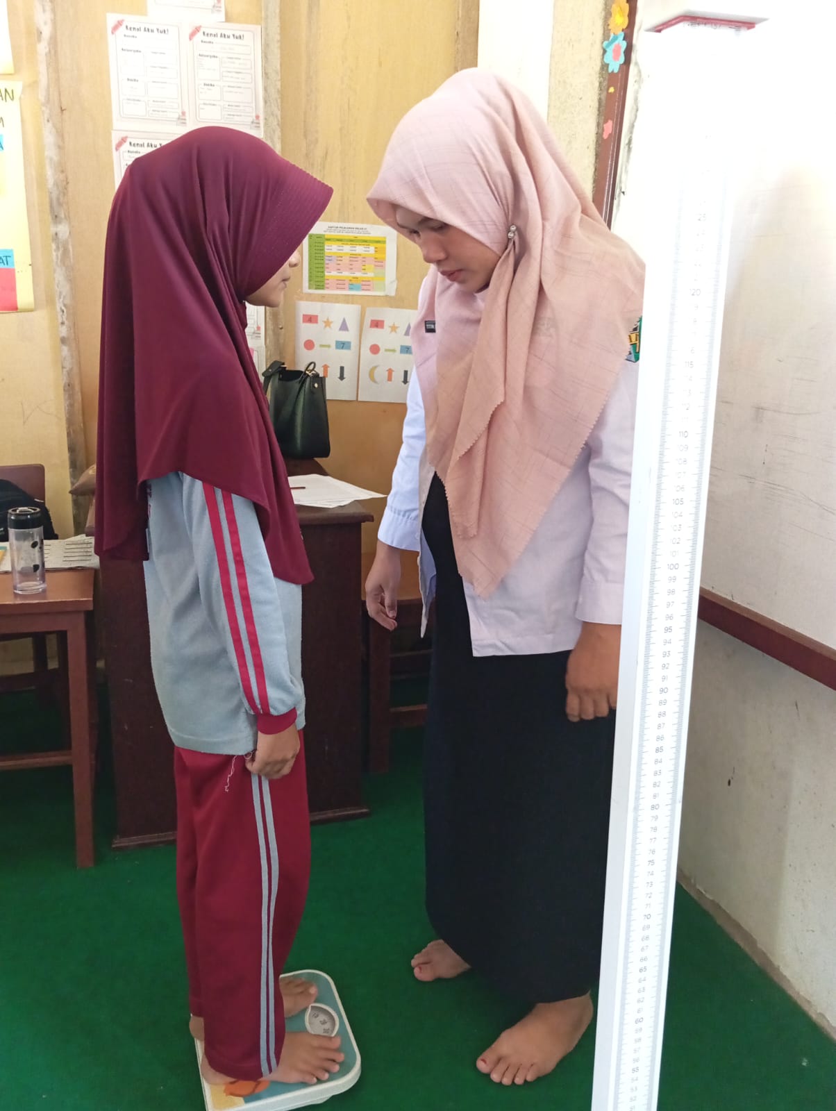  Pemeriksaan Kesehatan  Berkala Skrining Kusta dan Frambusia. Di SD IT Izzatul Qur\'an