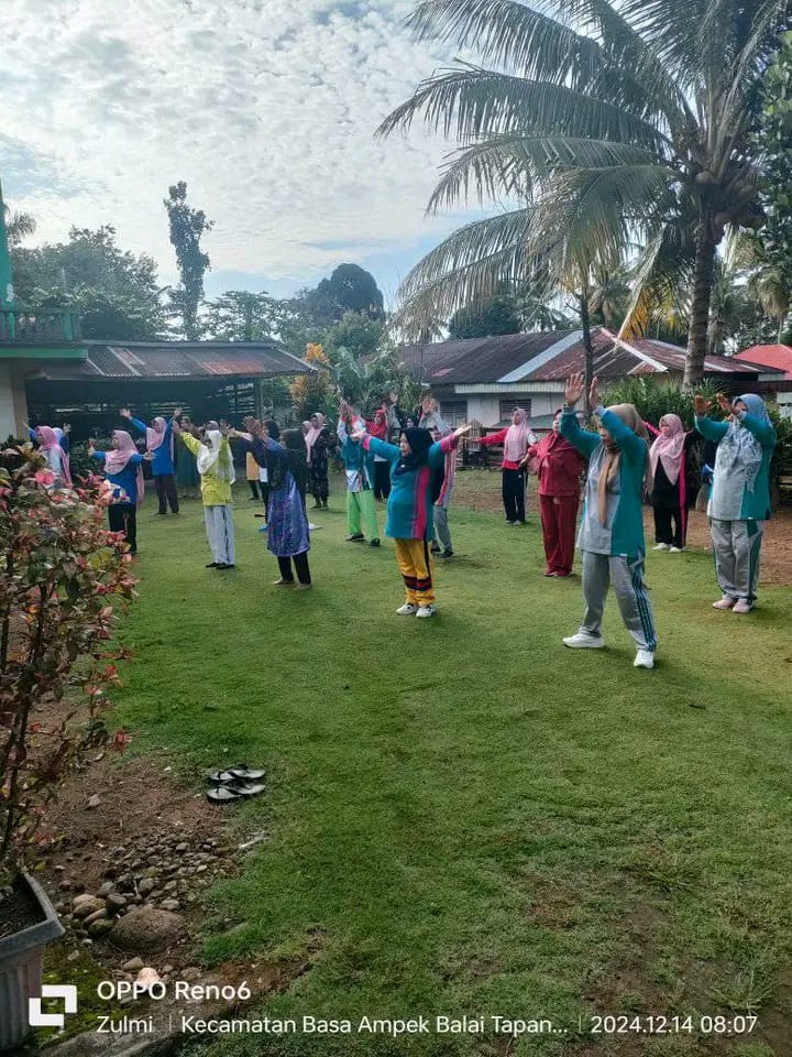 Senam Lansia dan Skrinning Kesehatan Lansia di Nagari Riak Danau Tapan dan Nagari Batang Betung Tapa
