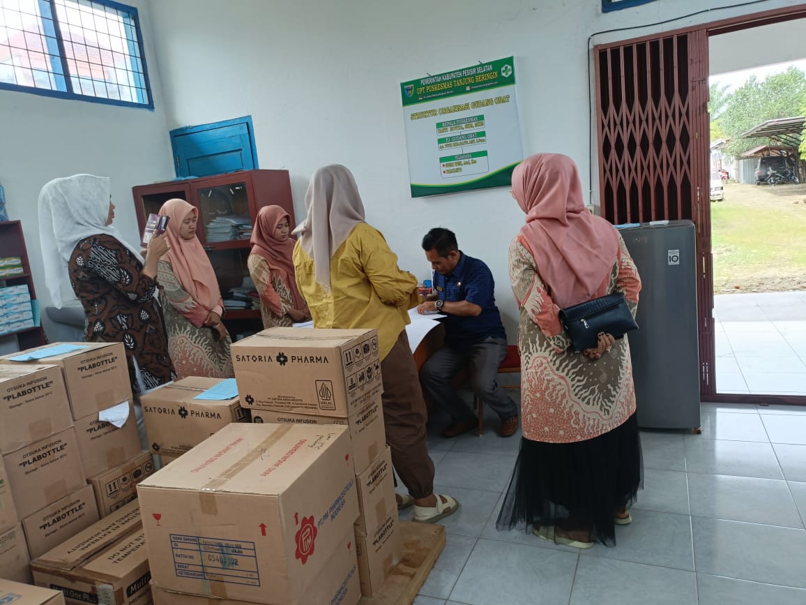Pemeriksaan Persediaan Barang Habis Pakai UPT Puskesmas Tanjung Beringin Tahun 2024 oleh Tim Inspekt