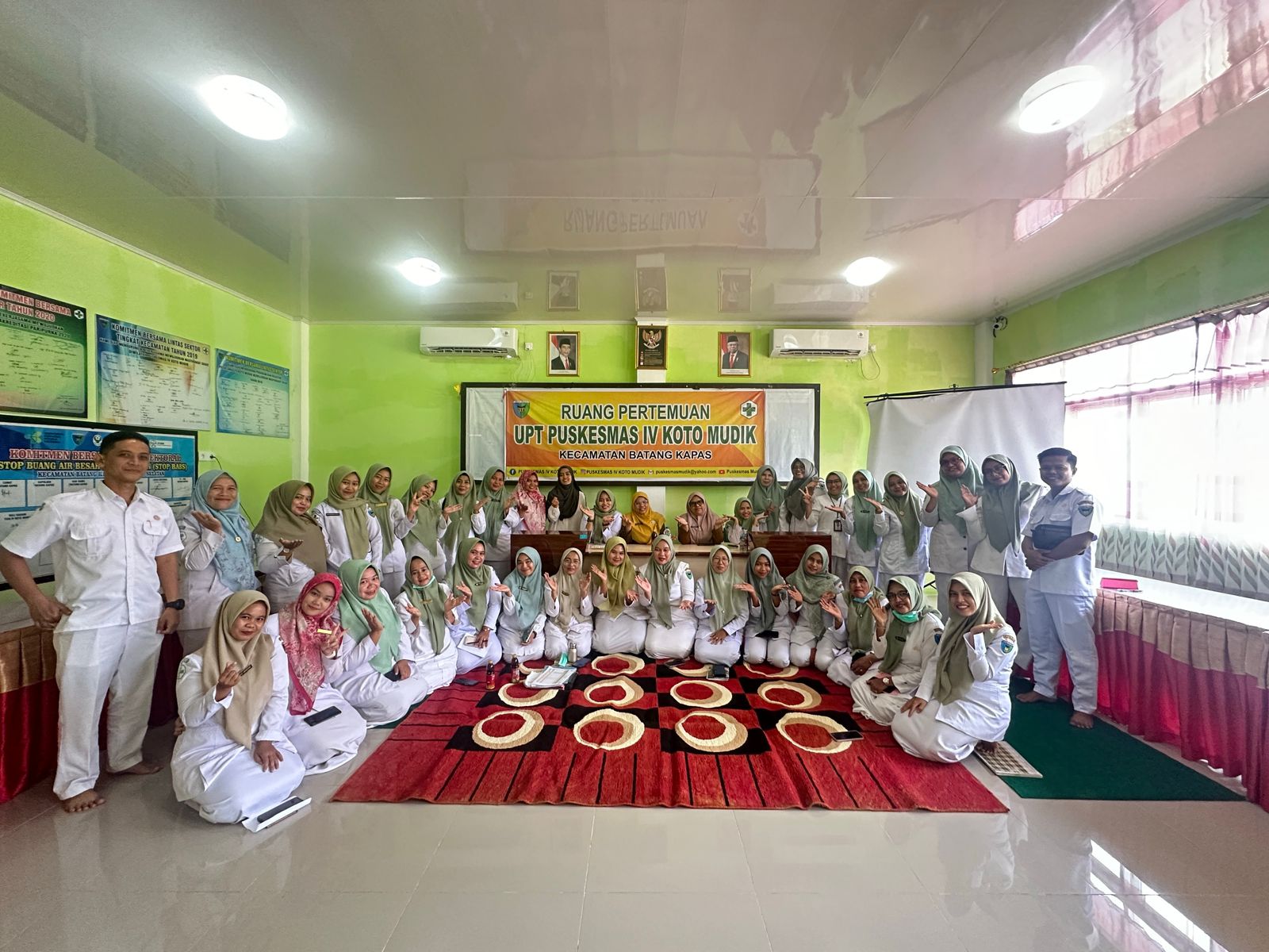 Kepala Dinas melakukan kunjungan ke puskesmas IV Koto Mudik dalam rangka evaluasi kinerja program da