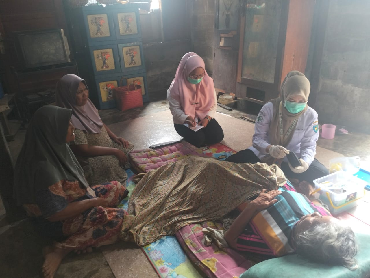 Pemantauan dan Pelayanan Homecare pada Lansia Resti dengan PJP di Nagari Riak Danau Tapan 