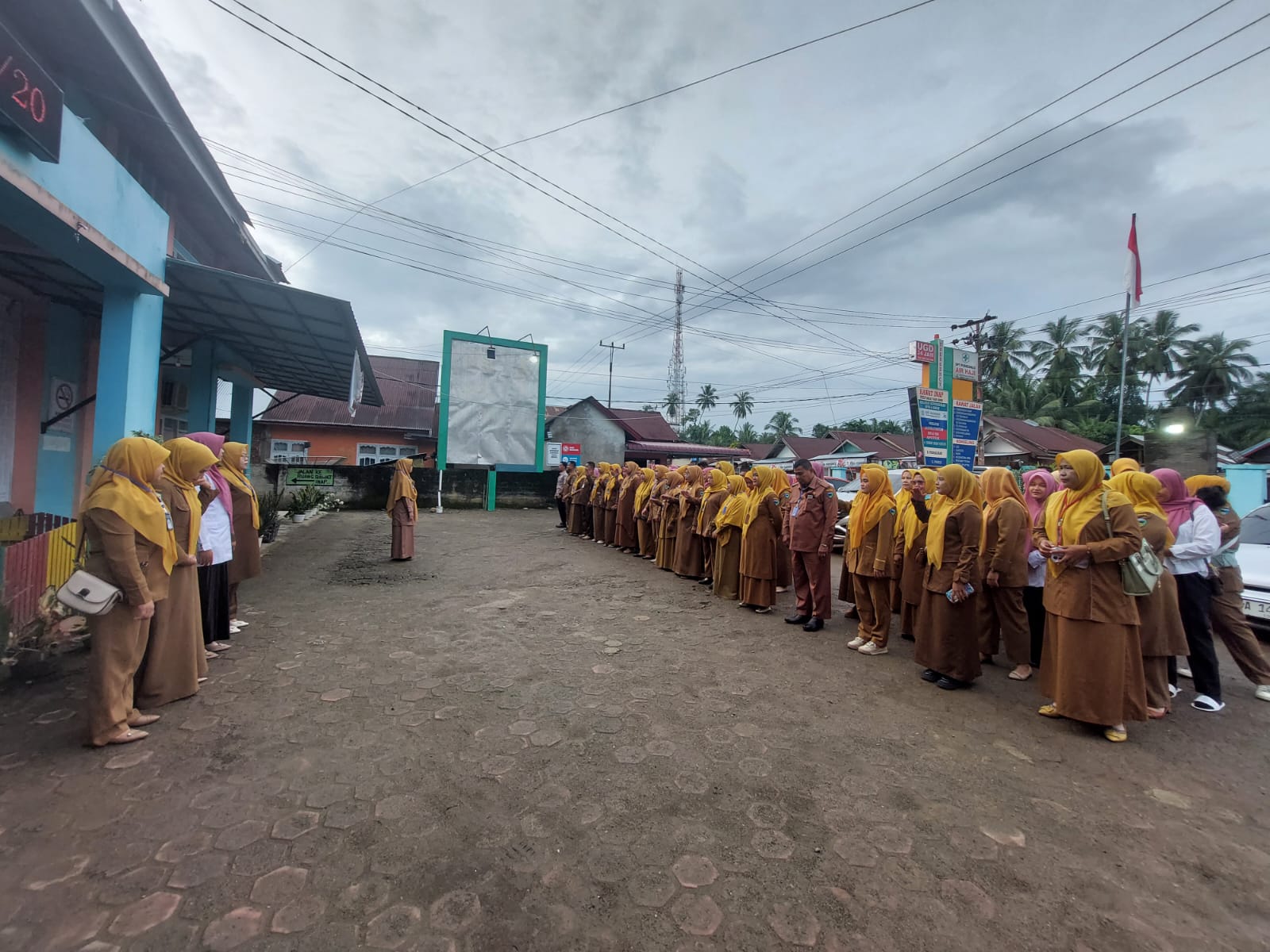 Pelaksanaan Apel Pagi Rutin Seluruh Staff Puskesmas Air Haji