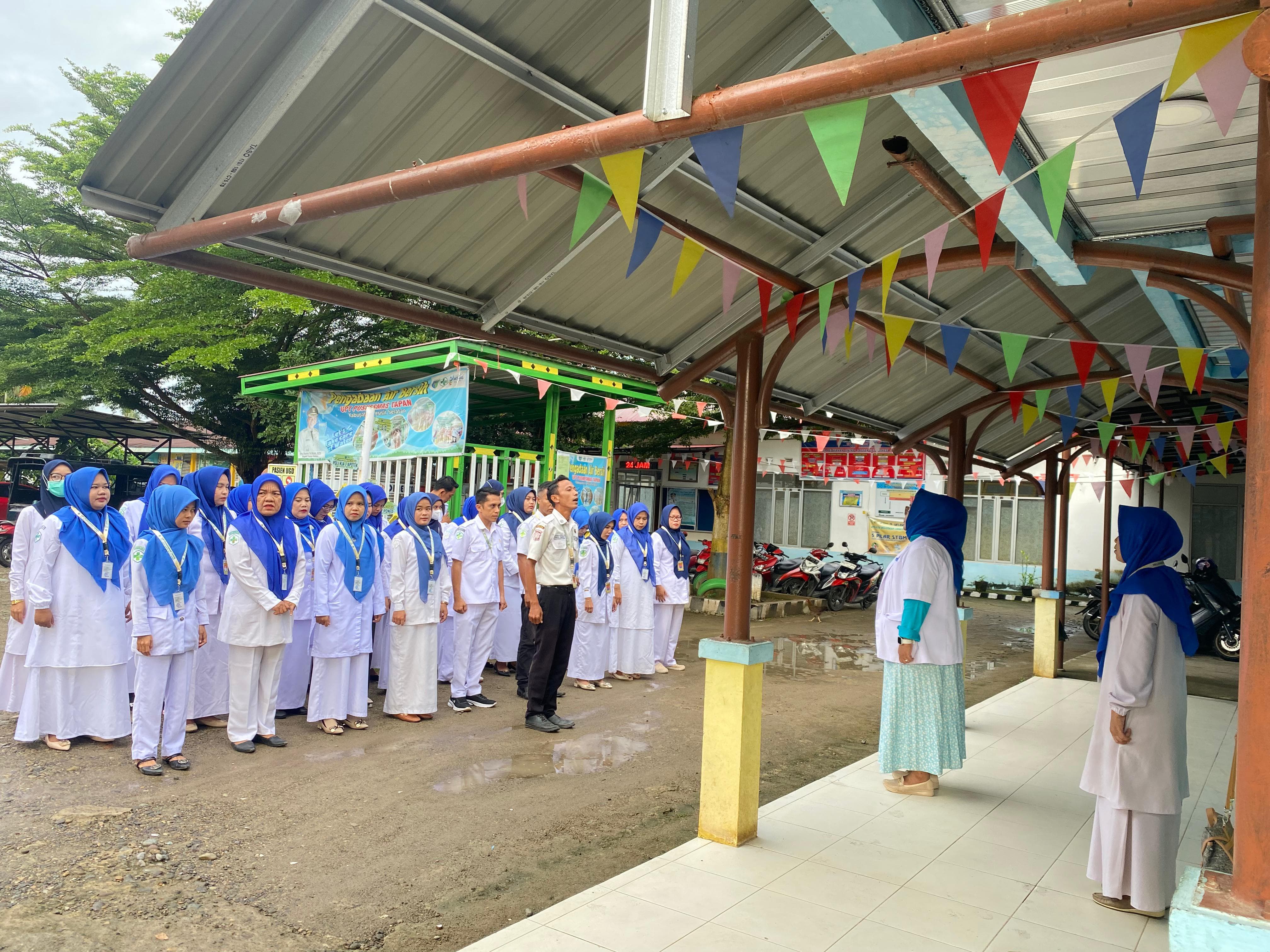 Pelaksanaan Apel Pagi oleh STAF UPT Puskesmas Tapan 