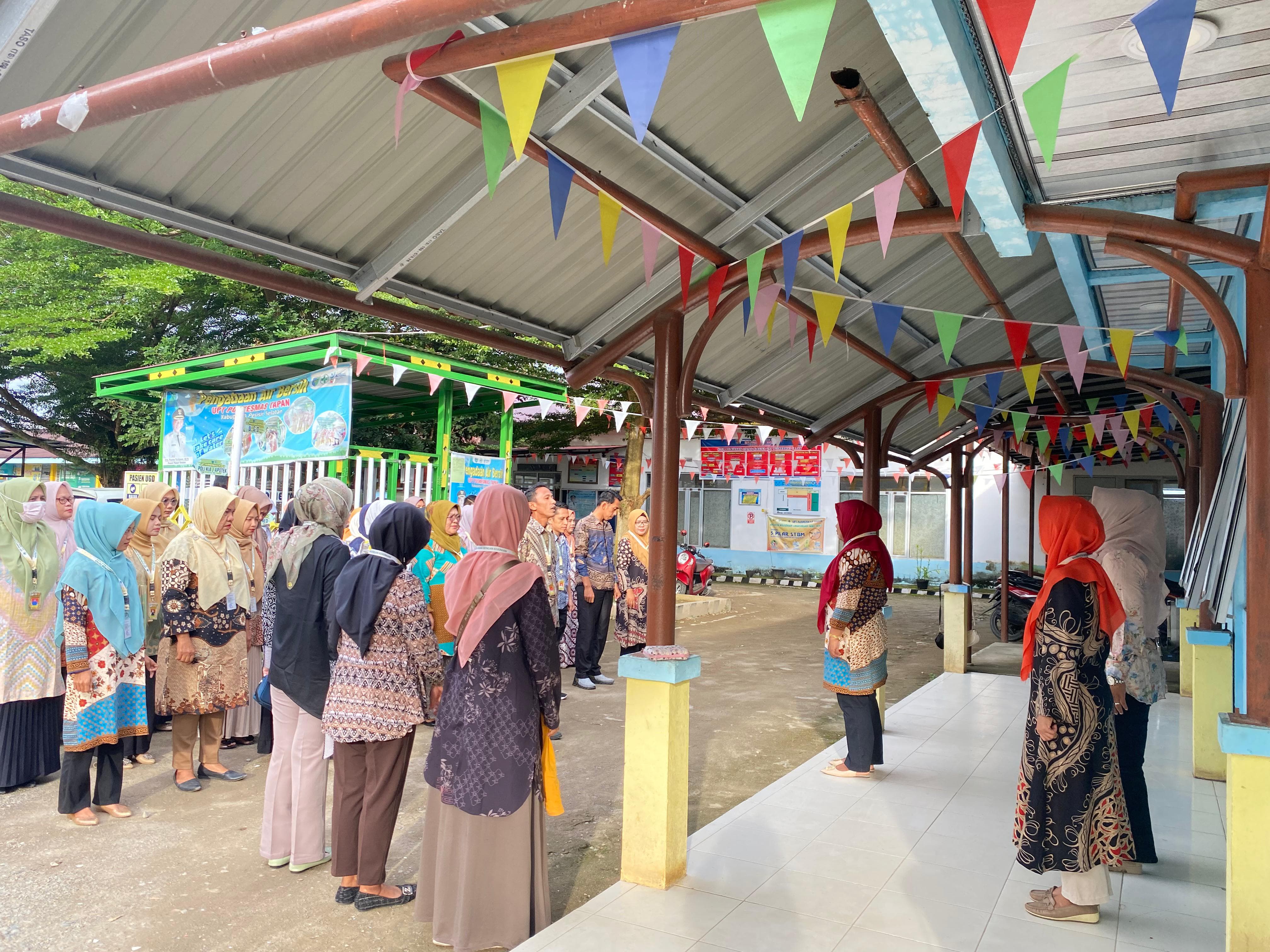 Pelaksanaan Apel Pagi oleh STAF UPT Puskesmas Tapan 