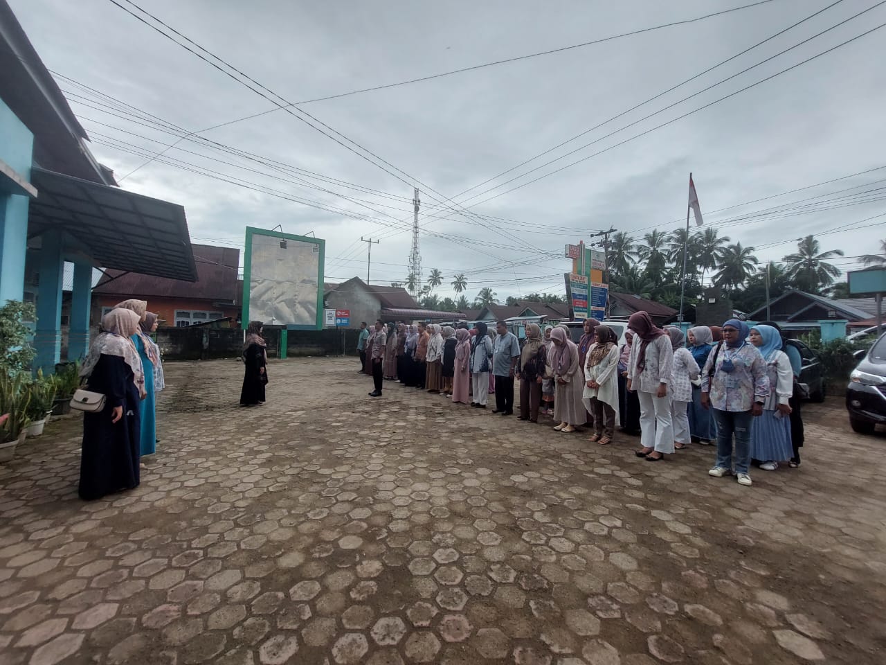 Pelaksanaan Apel Pagi Rutin Seluruh Staf  Puskesmas Puskesmas Air Haji
