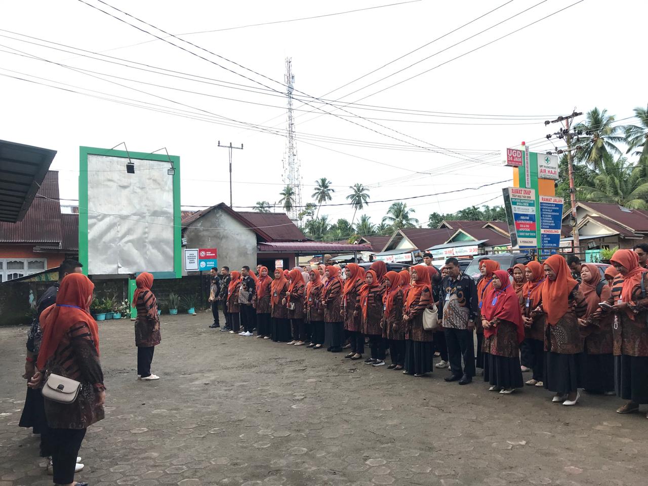 Pelaksanaan Apel Pagi Rutin Selurug Staf Puskesmas Air Haji