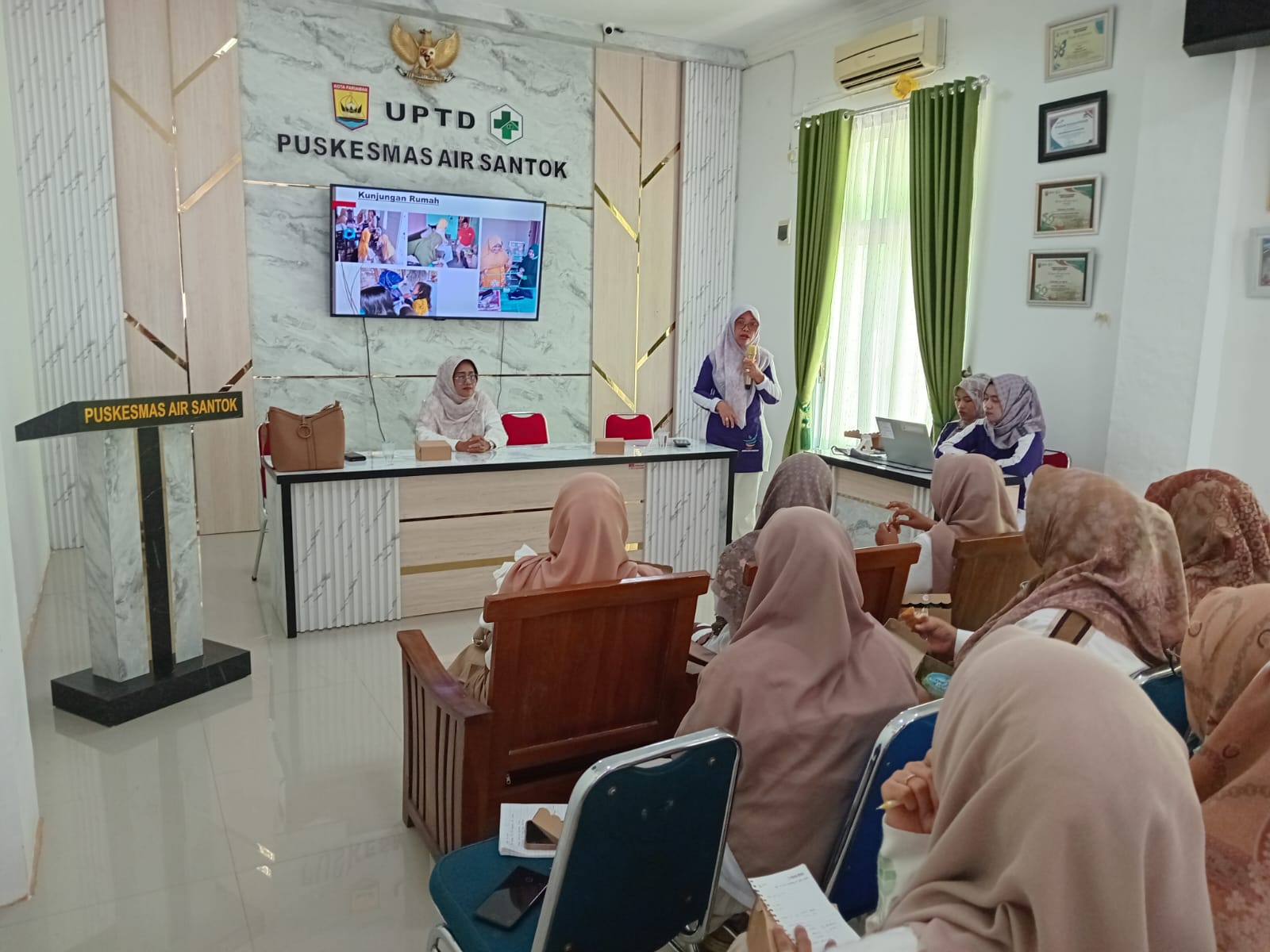  Puskesmas Barung-Barung Balantai Kaji Banding ILP ke Puskesmas Air Santok Kota Pariaman.
