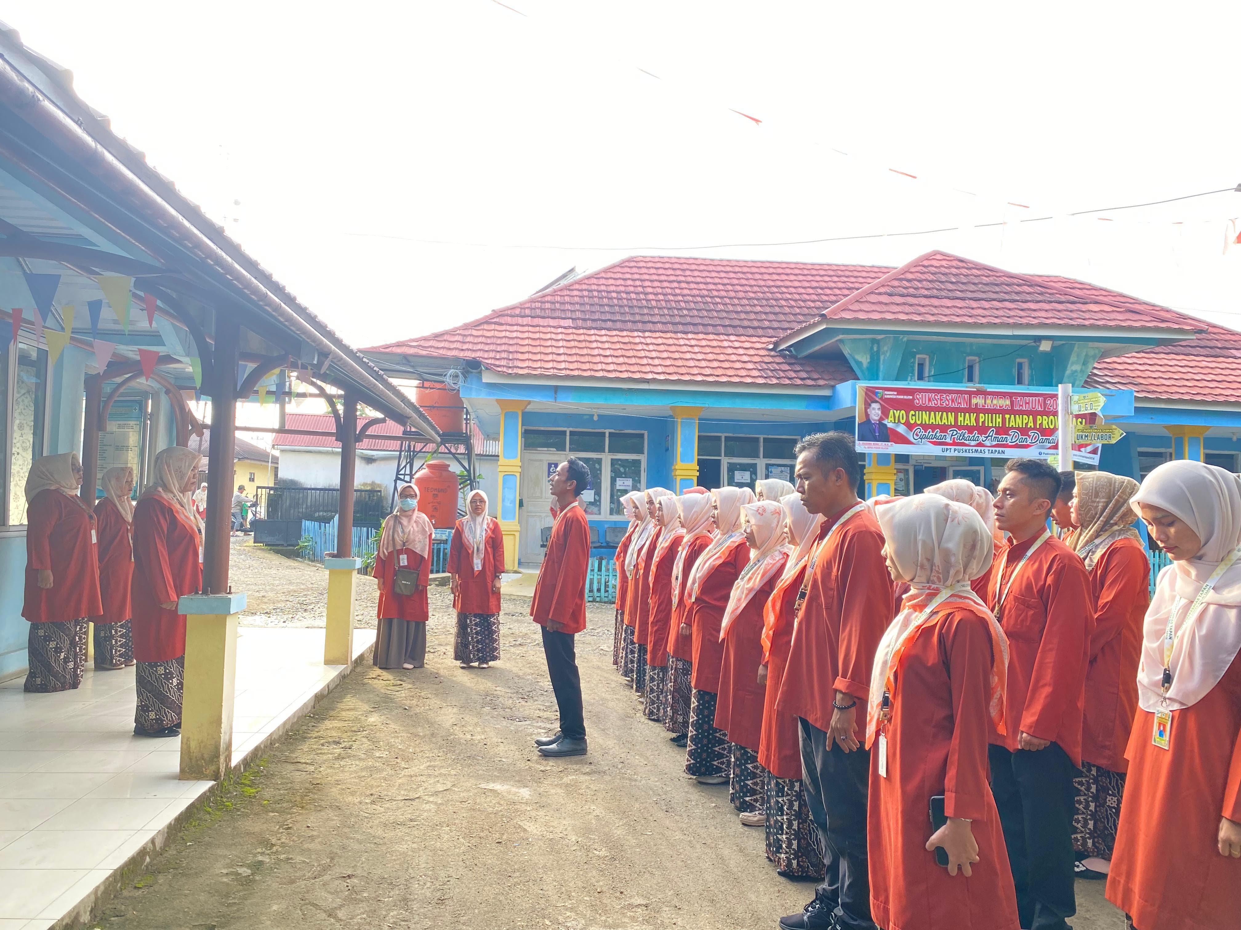 Pelaksanaan Apel Pagi oleh STAF UPT Puskesmas Tapan 
