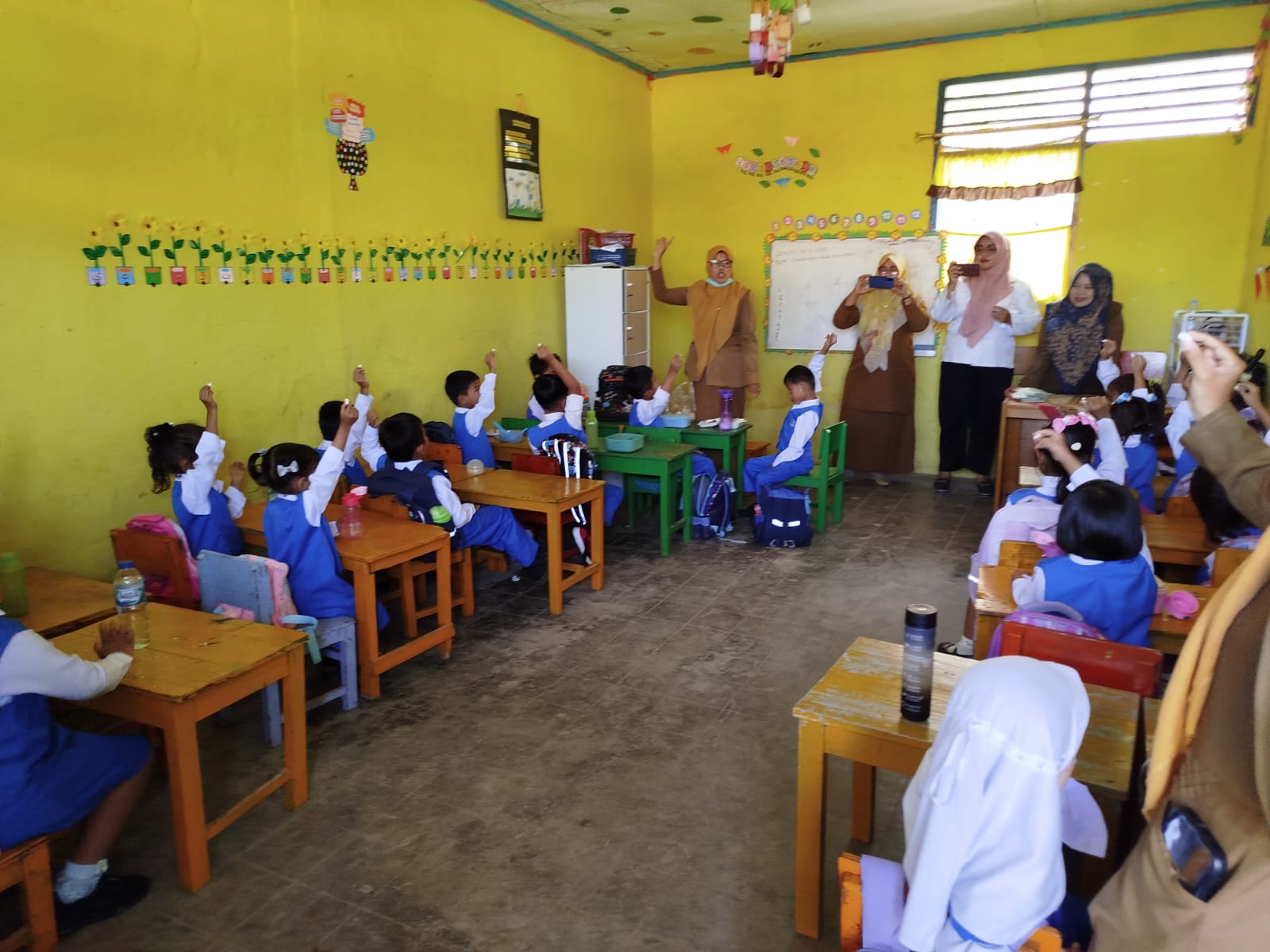 Pemberian Obat Cacing pada anak TK dan Paud Pembina 01 di Wilayah Kerja Puskesmas Surantih
