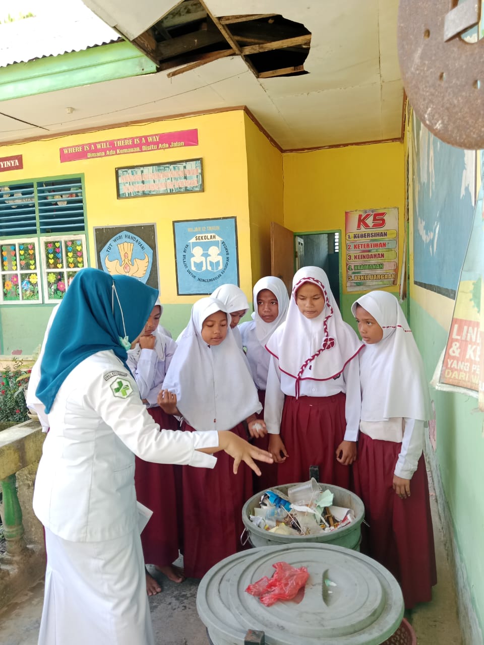  Inspeksi Kesehatan Lingkungan  Tempat Umum (TFU) di Sekolah 