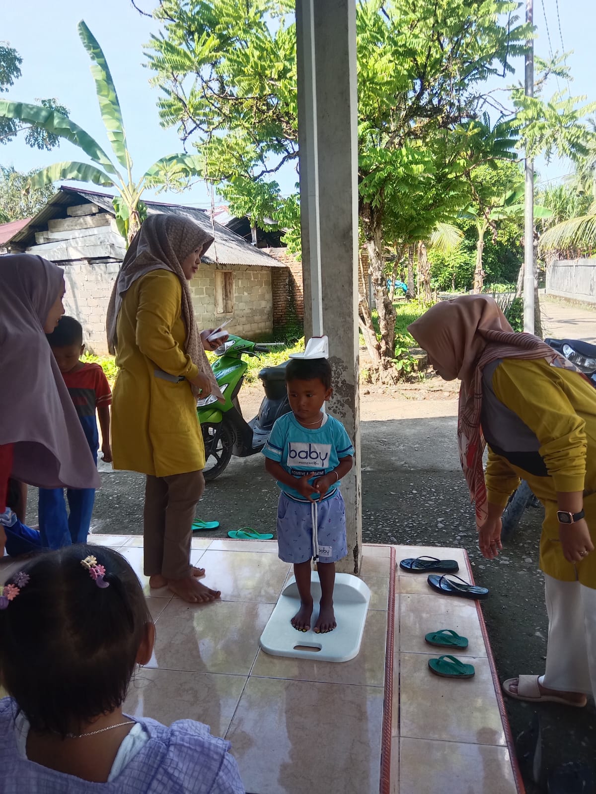 Penimbangan Massal dan Pemberian Vitamin A di Posyandu