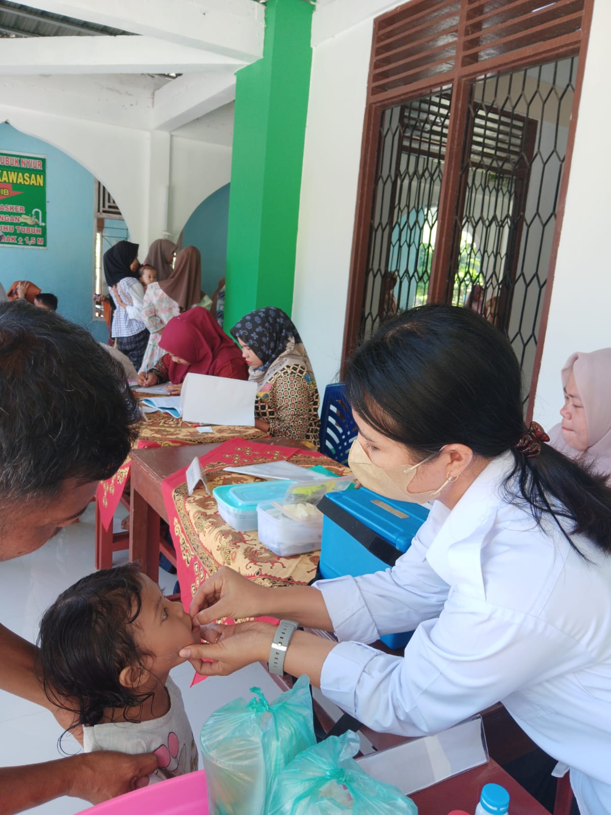Penimbangan Massal dan Pemberian Vitamin A di Posyandu