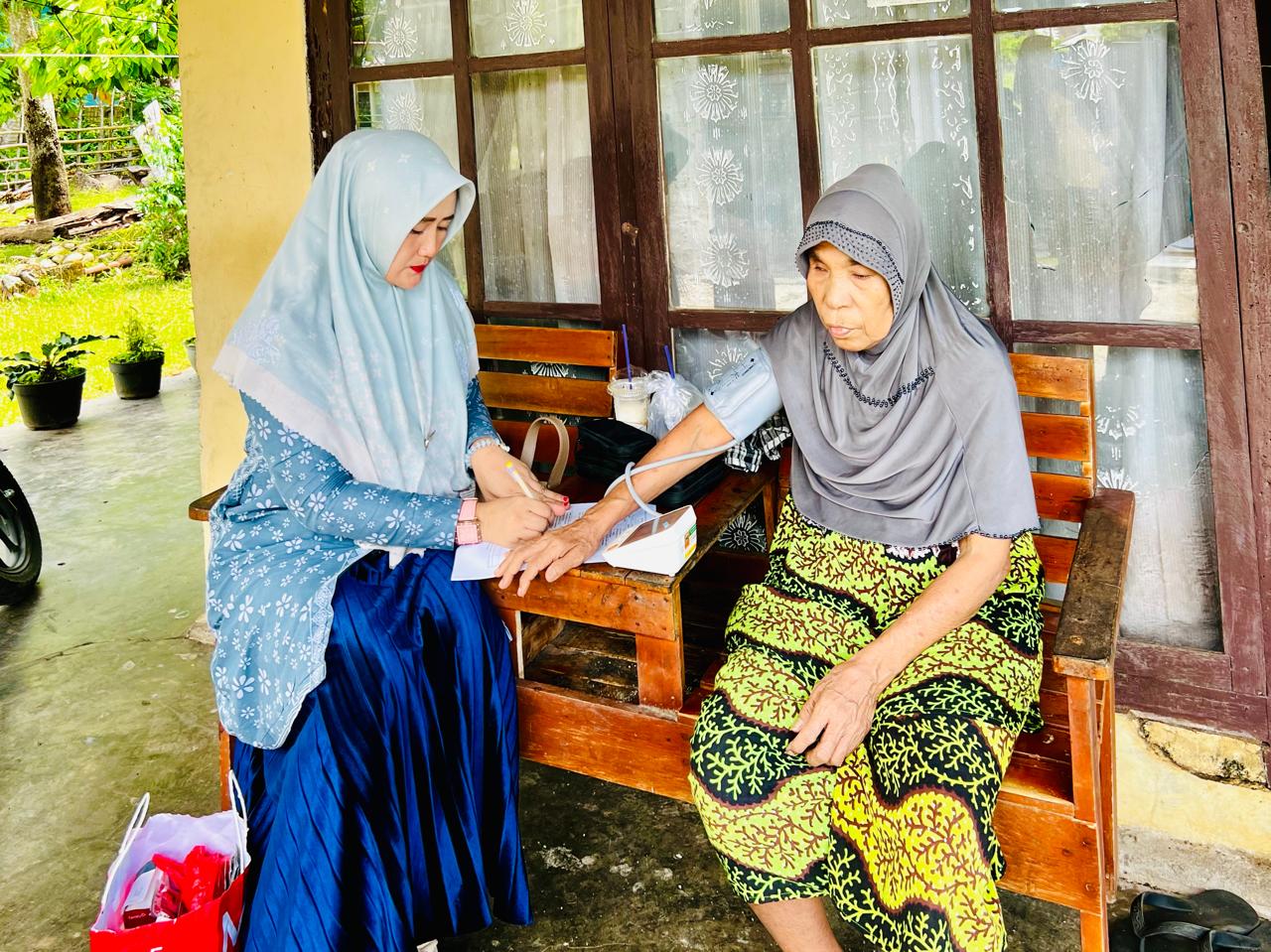 Pemantauan Lansia Rensiko Tinggi  di Kampung Ps.Gompong Kenagarian Kambang Barat Wilayah Kerja  Pusk